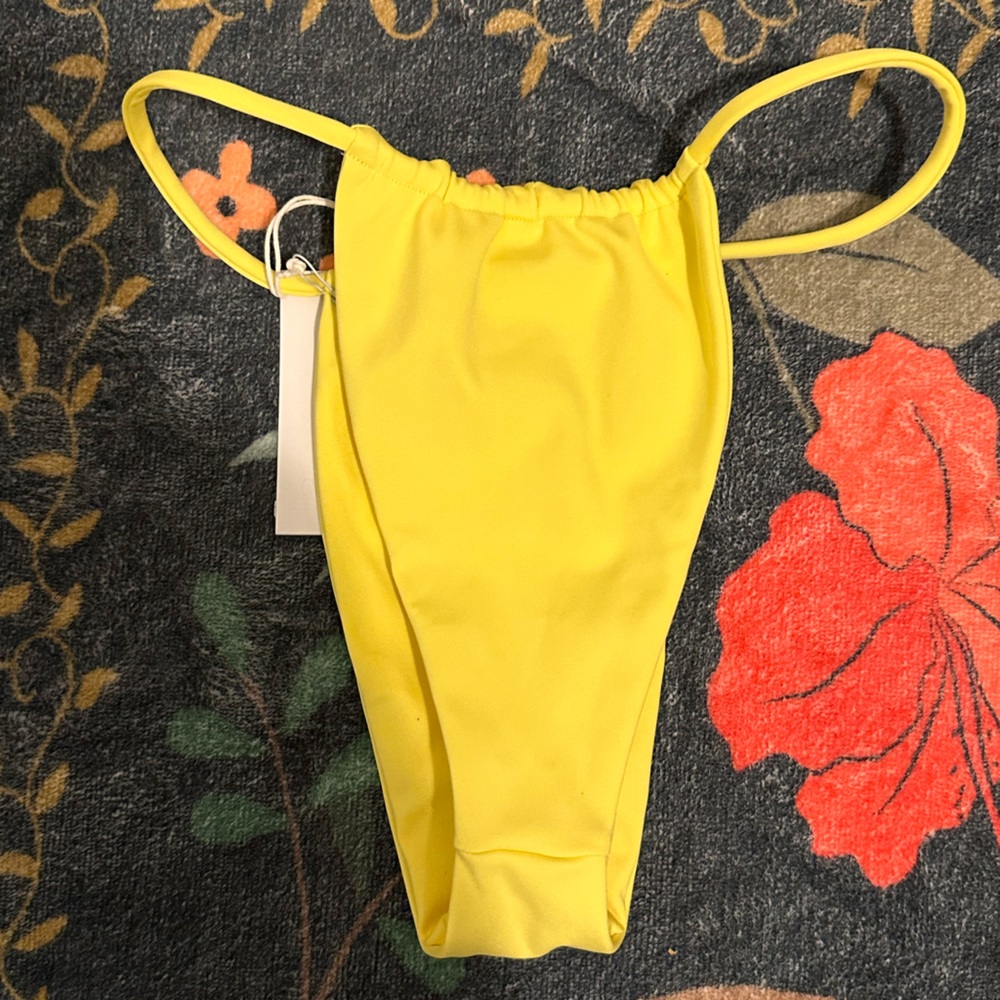 New AEXAE Gathered Bikini Bottom in Yellow Size XS - Picture 5 of 5